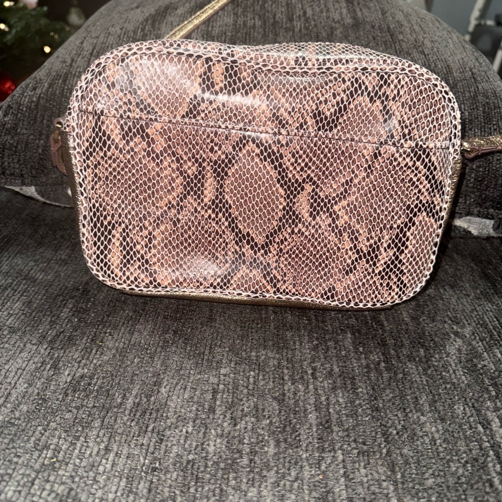 ✨ G.I.L.I. Snake Embossed Leather Rose Gold Crossbody Bag + Pouch ✨ - Picture 10 of 16
